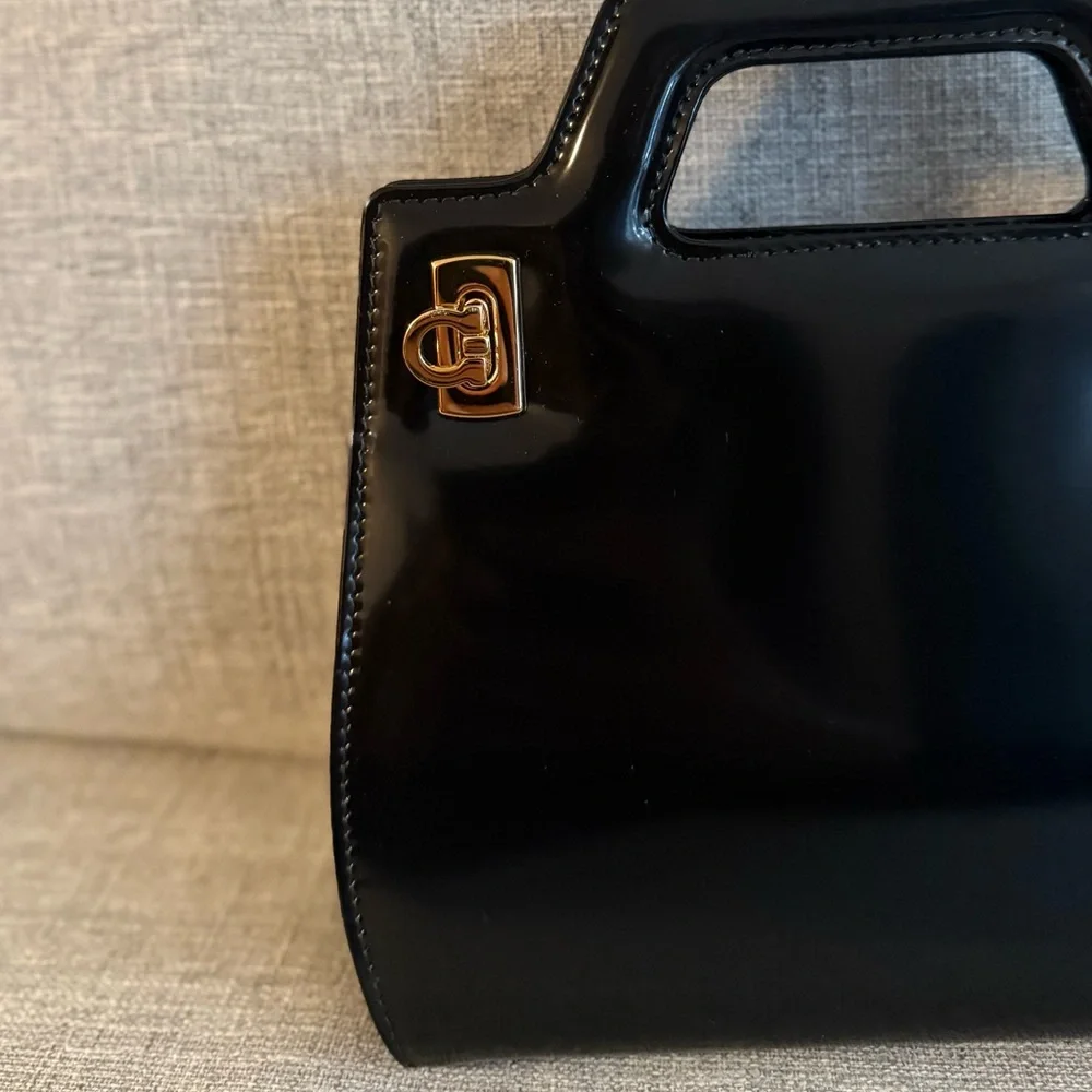 Ferragamo Wanda Mini in Black - Picture 4 of 15